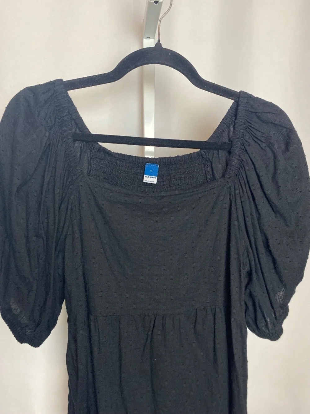 Old Navy Womenʻs Black Smocked Puff-Sleeve Textured Clip-Dot Blouse Medium